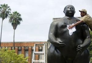 Arts-Most-Awkward-Moments--Sculpture-By-Fernardo-Botero